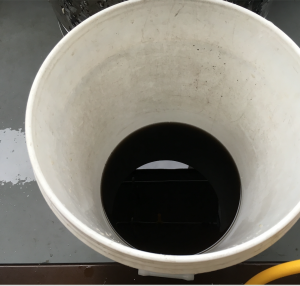 エアコンクリーニング　汚水