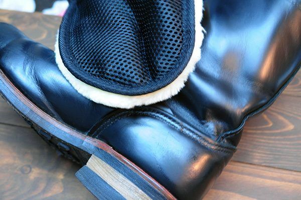 革のブーツのお手入れ