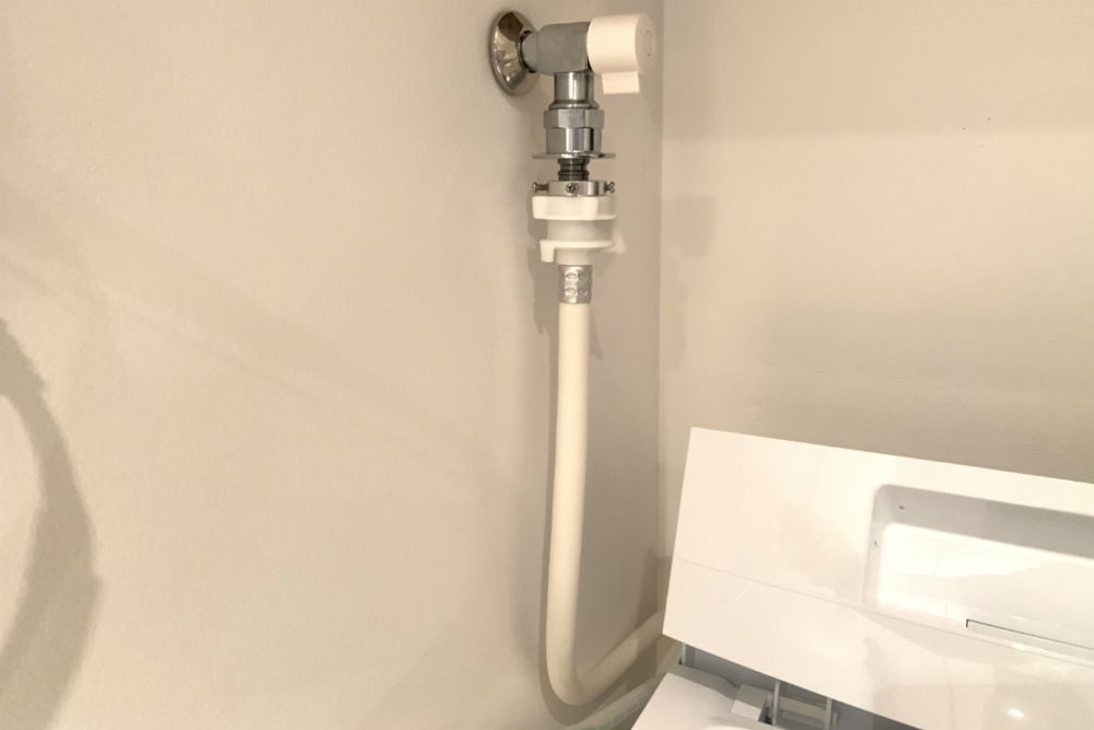 洗濯機の水抜きの簡単な手順方法！引っ越し前の注意点と凍結時の対策｜ワタシト