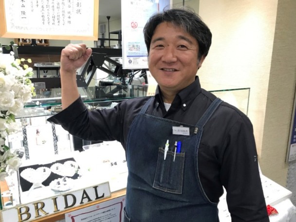 日本を代表するジュエリー職人がお客様の大切なネックレスを修理いたします。他店で断られてもご相談を